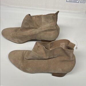 Steve Madden Harber Tan Ankle Booties with Suede Texture /leather uppers 7.5